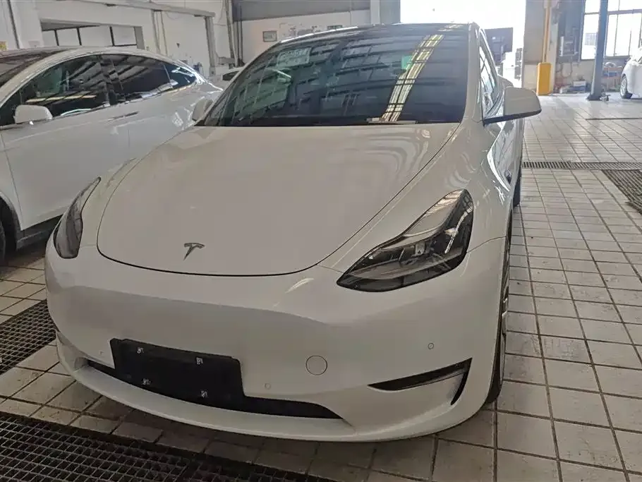 Tesla Model Y — фото 9