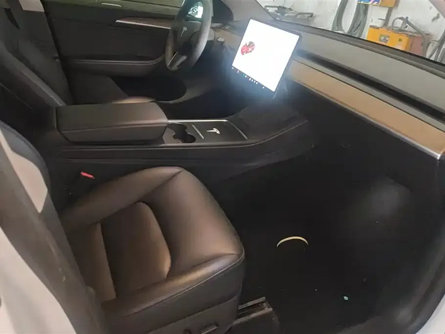 Tesla Model Y — фото 7