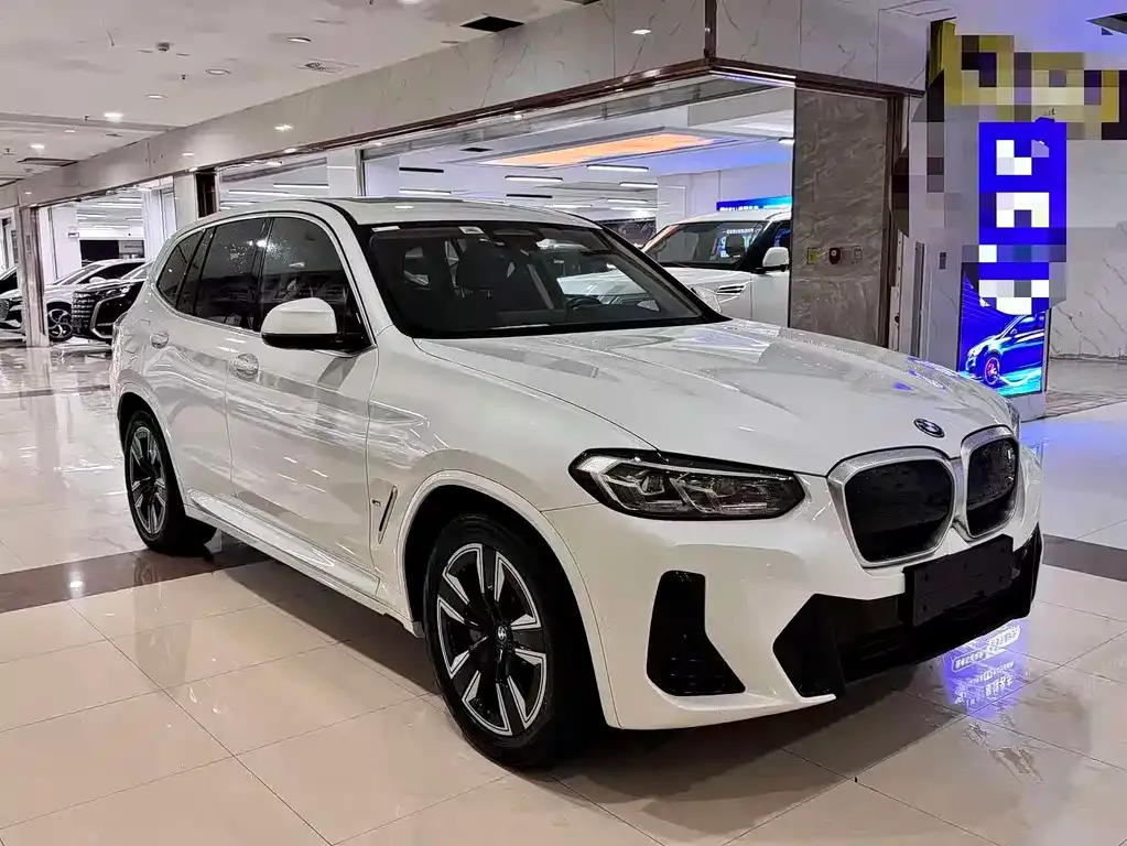 BMW iX3 — фото 6