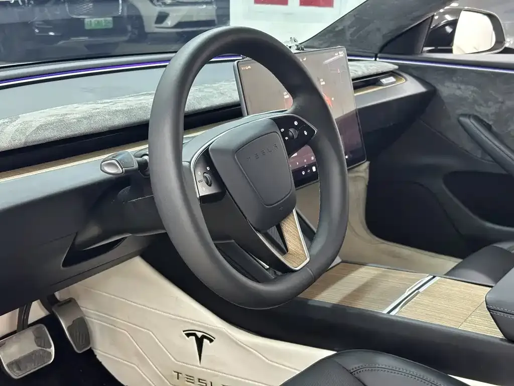 Tesla Model 3 — фото 8