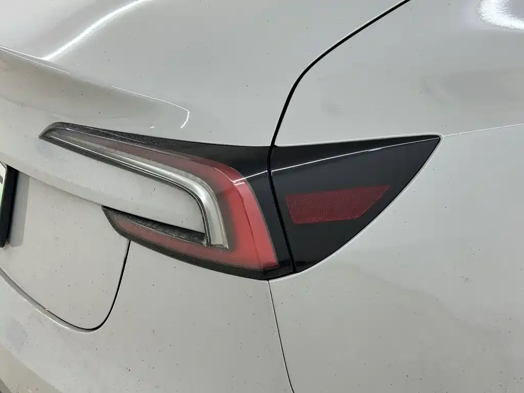 Tesla Model 3 — фото 4