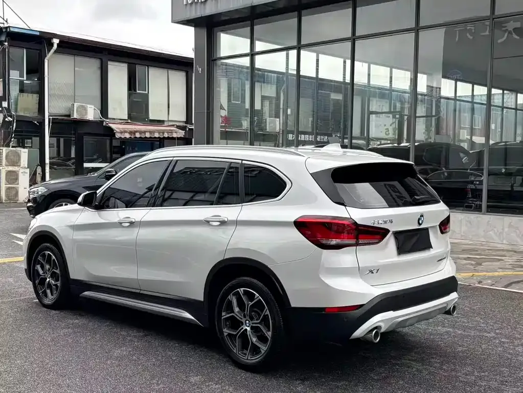 BMW X1 — фото 9