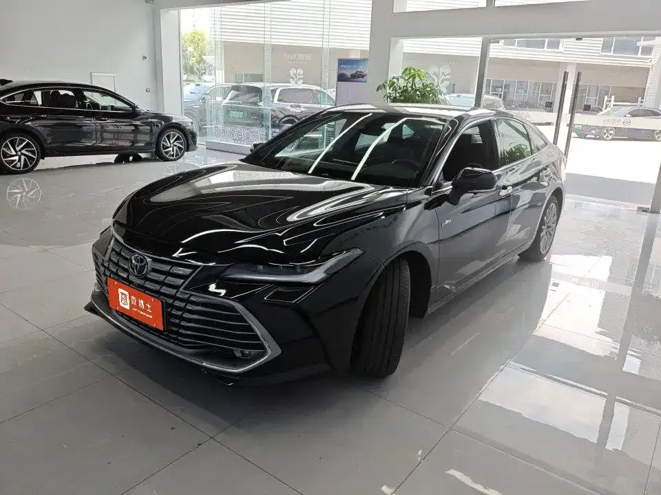 Toyota Avalon — фото 1