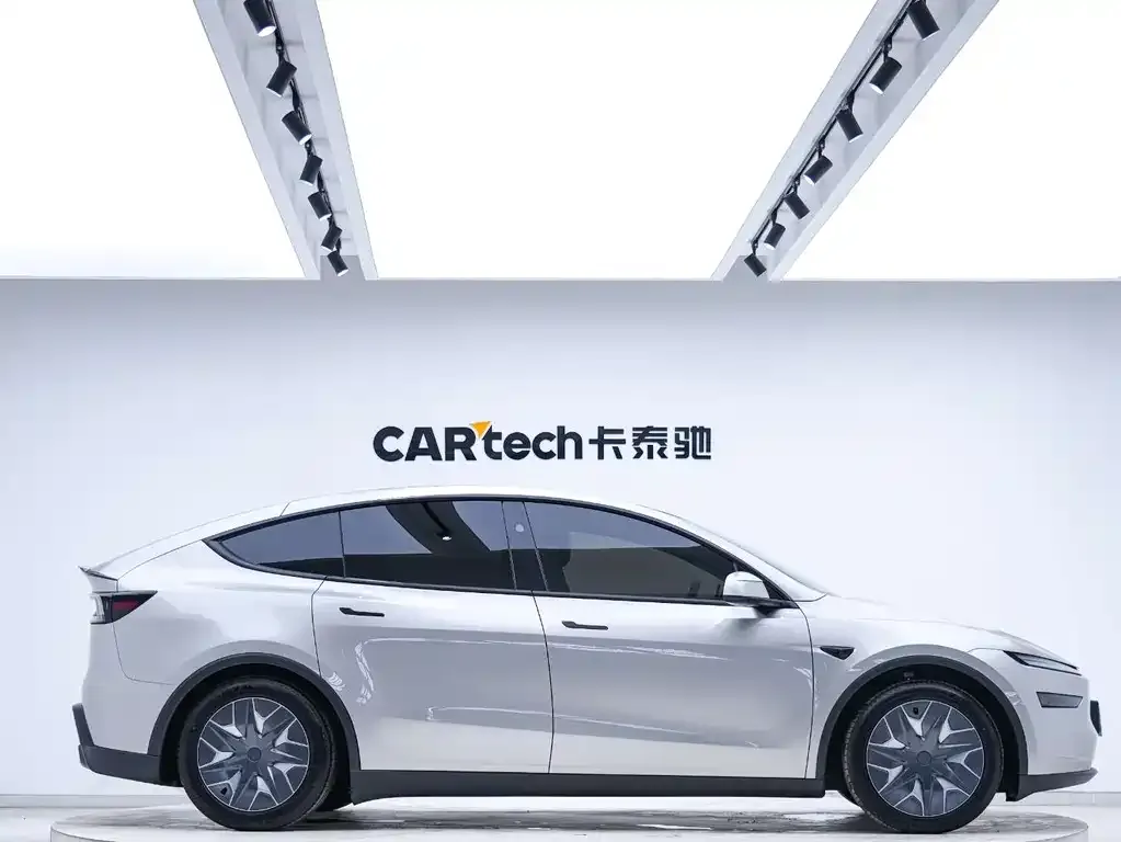 Tesla Model Y L — фото 2