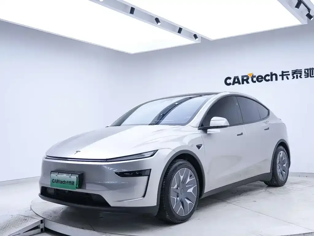 Tesla Model Y L — фото 8