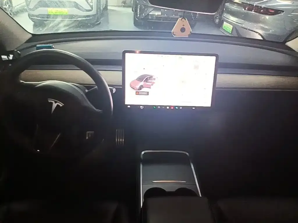 Tesla Model Y — фото 5