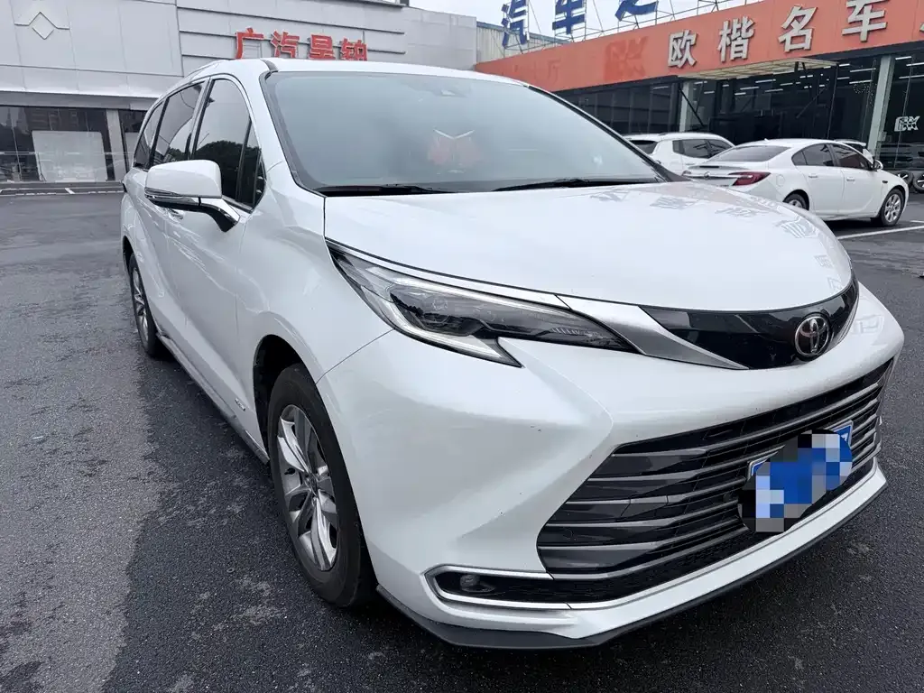 Toyota Sienna — фото 10