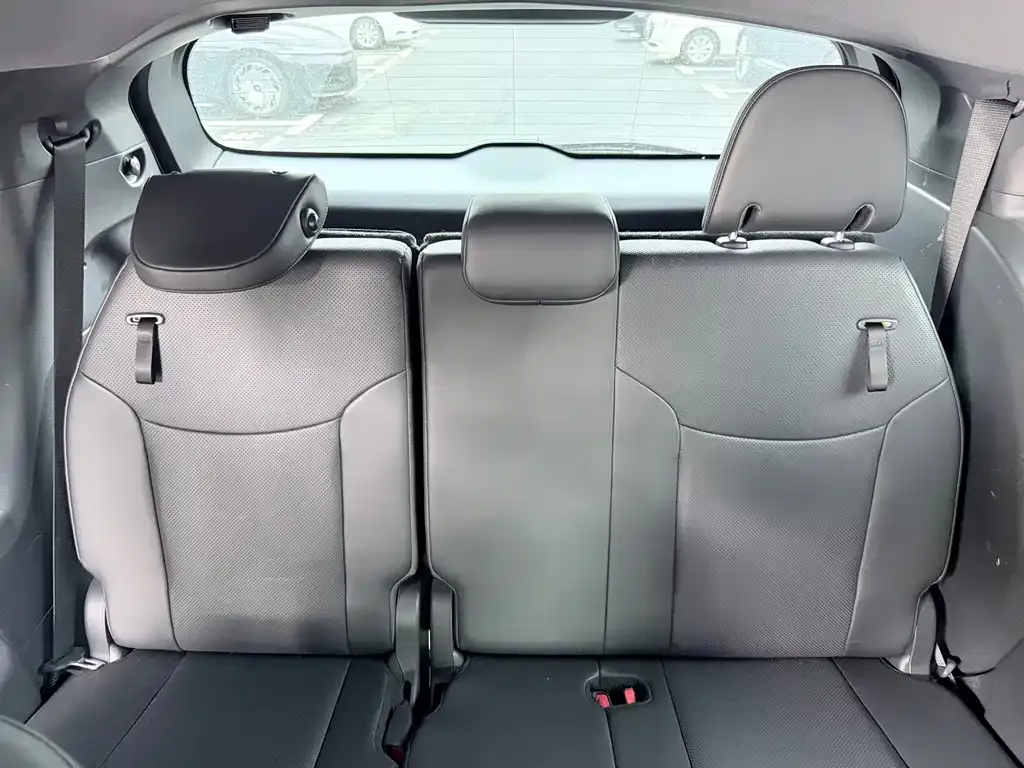 Toyota Sienna — фото 8