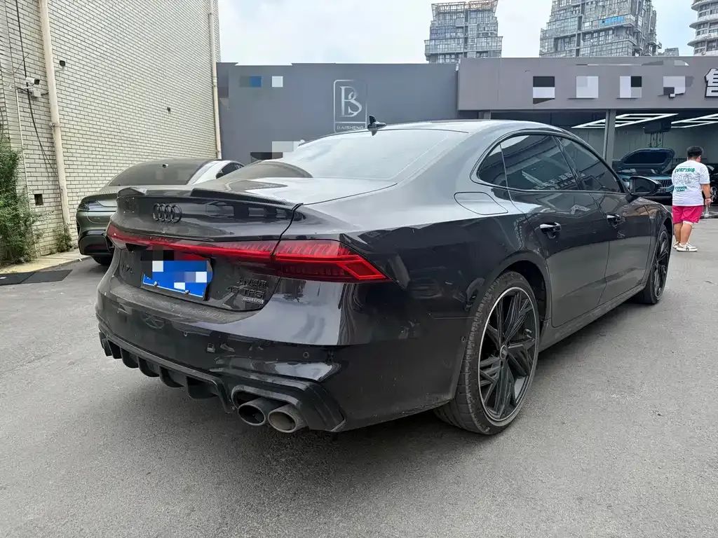 Audi A7L — фото 2