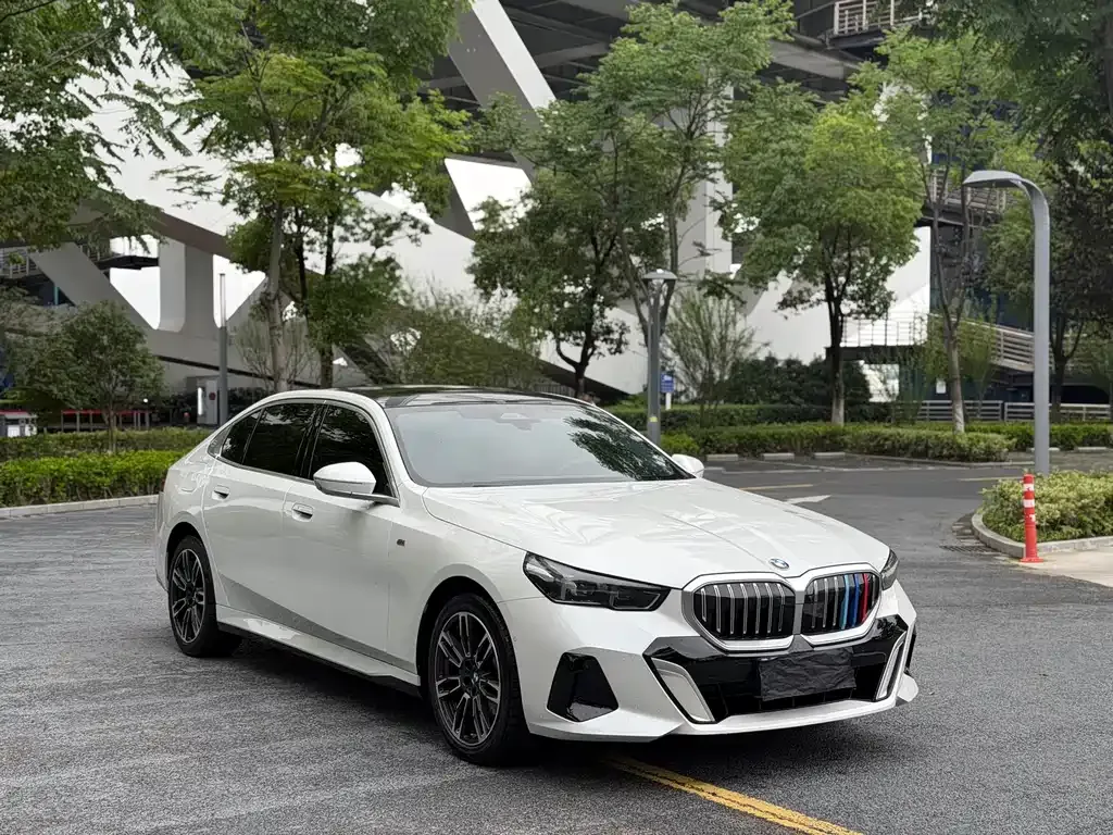 BMW 5 Series — фото 10