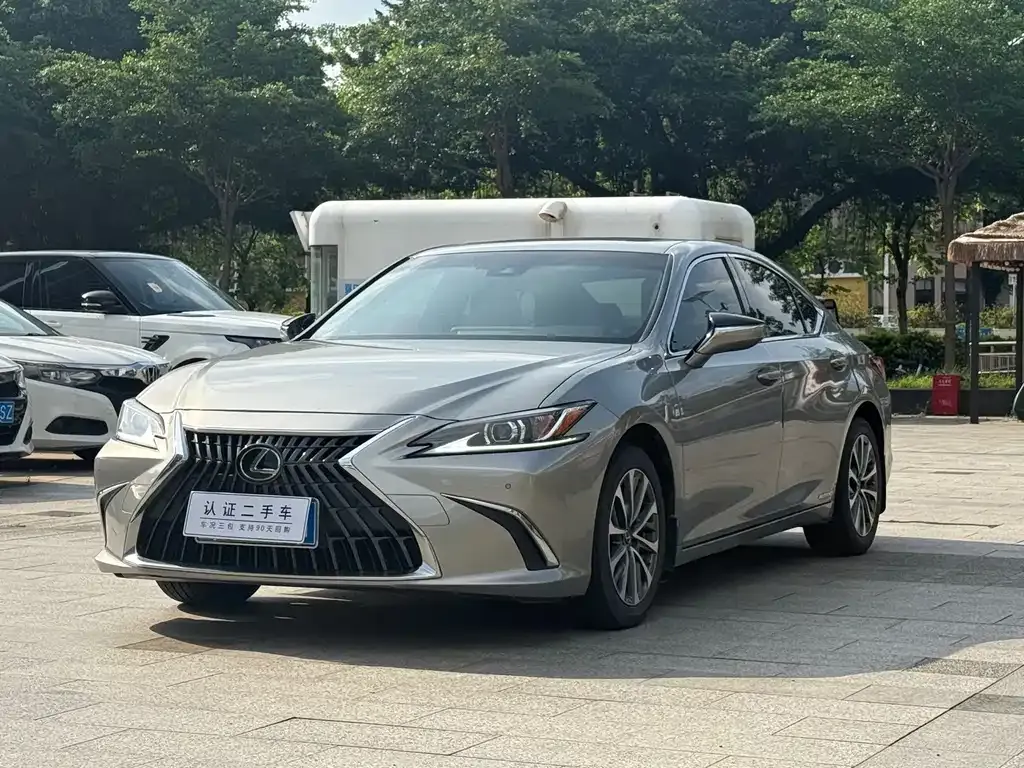 Lexus ES — фото 1