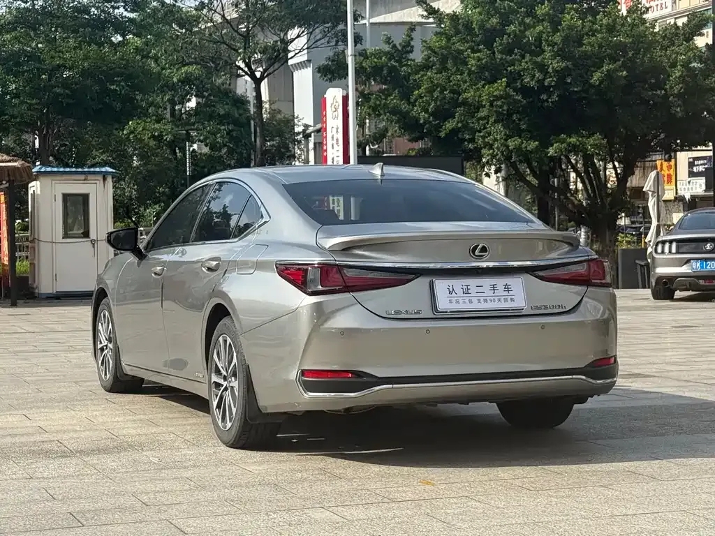 Lexus ES — фото 10