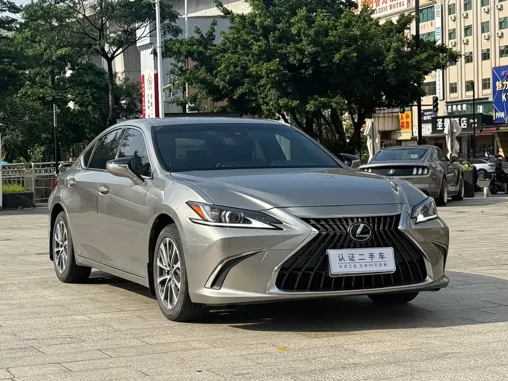 Lexus ES — фото 8