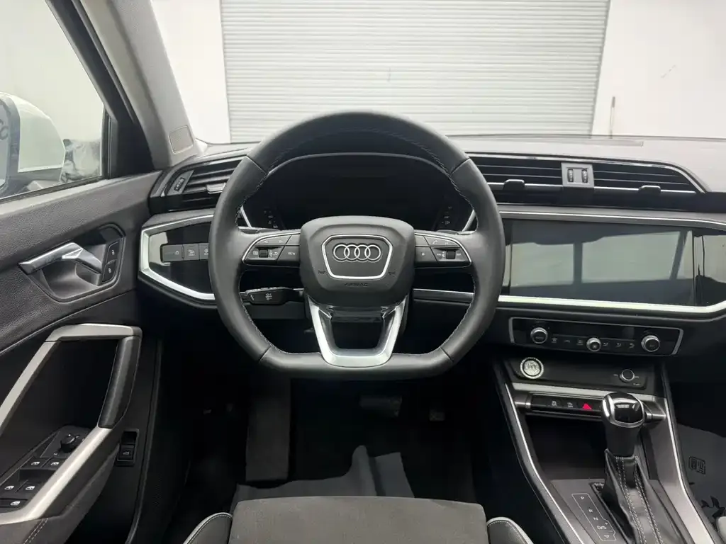 Audi Q3 — фото 10