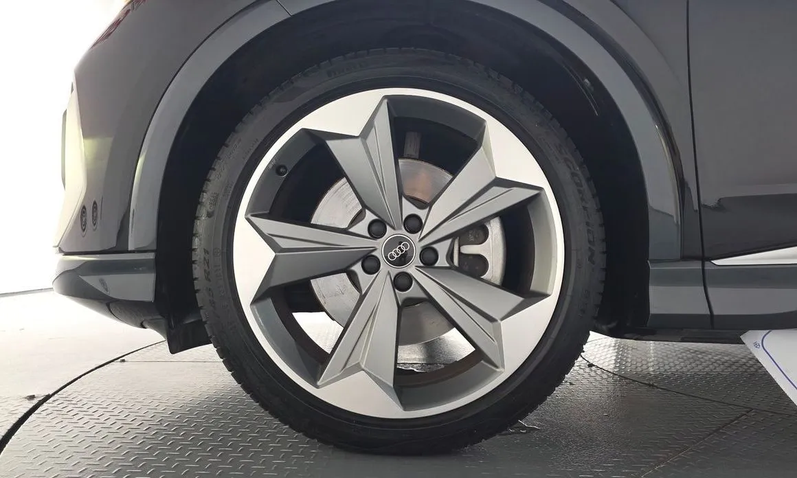 Audi Q4 e-tron 2025 из KR, фото 6