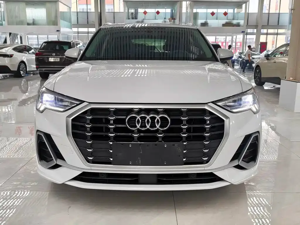 Audi Q3 — фото 1