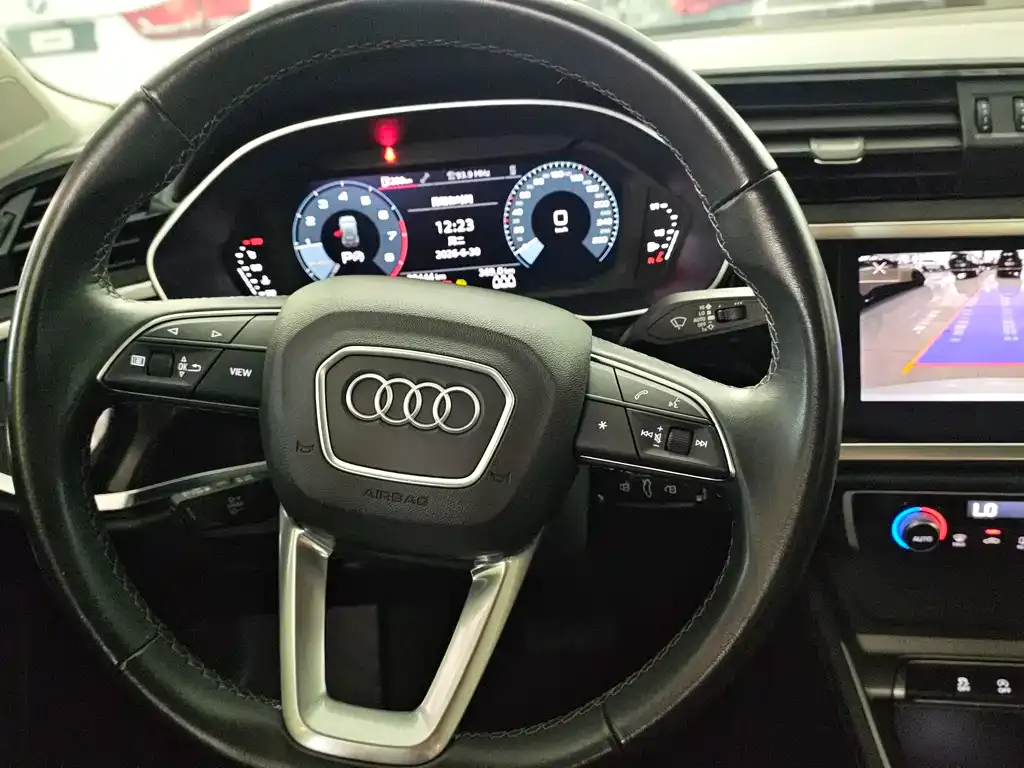 Audi Q3 — фото 10