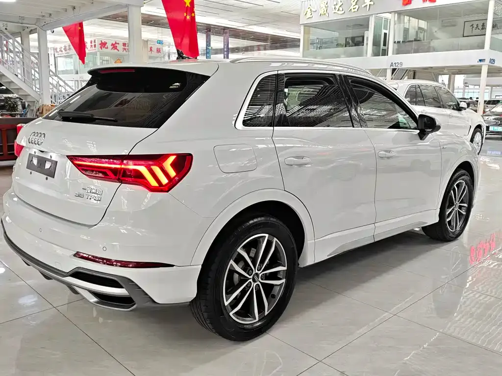 Audi Q3 — фото 8
