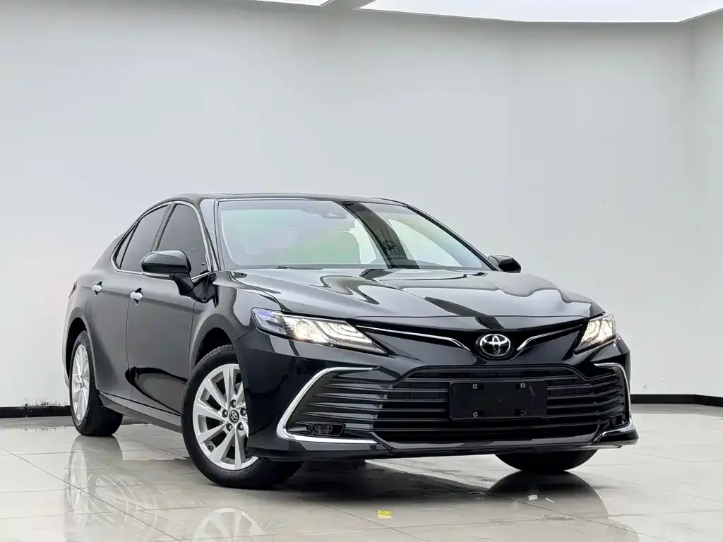 Toyota Camry — фото 3