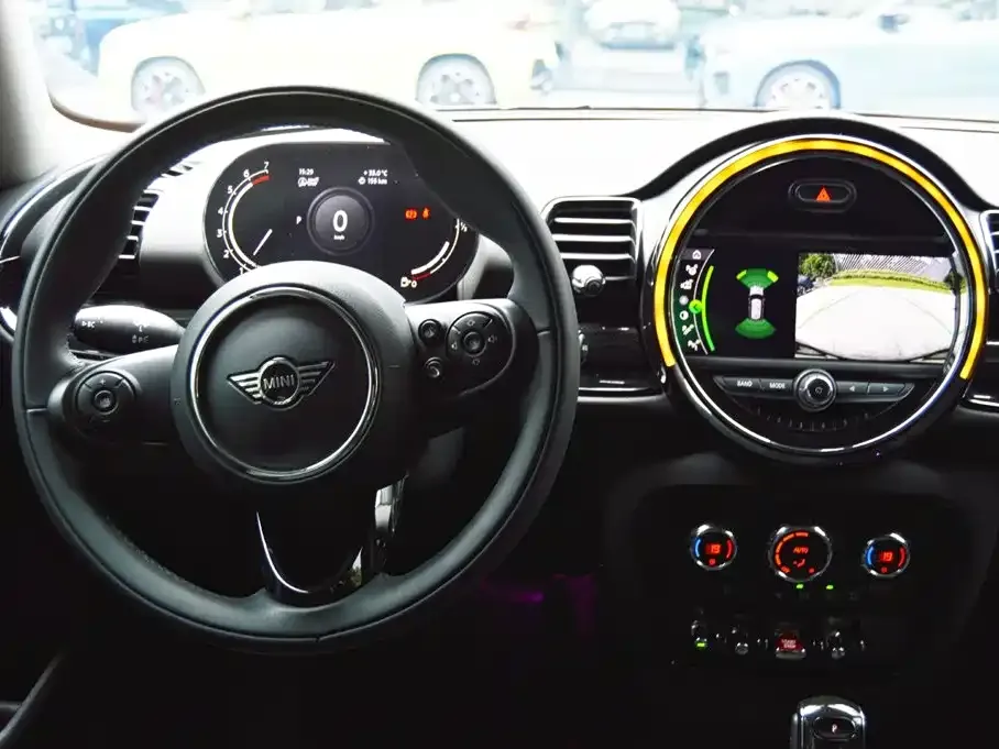 MINI Clubman — фото 3