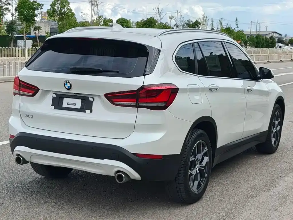 BMW X1 — фото 8