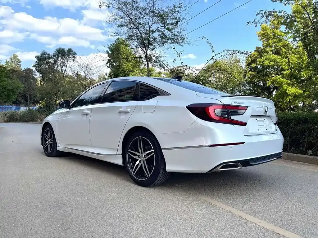 Honda Accord — фото 9