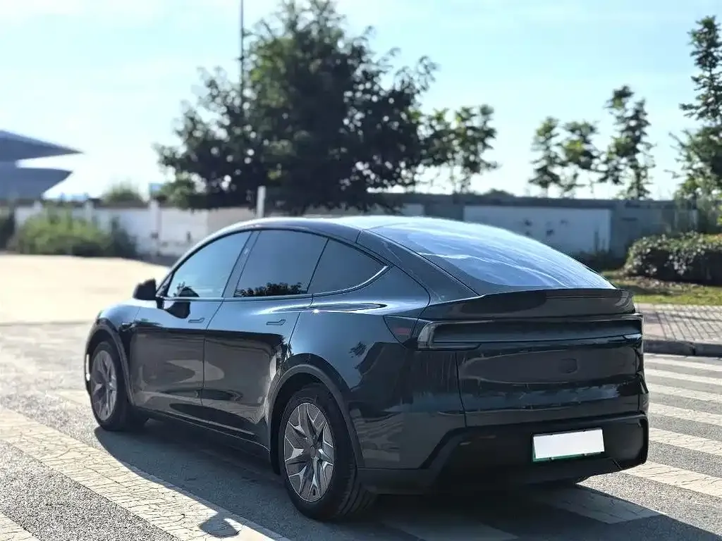 Tesla Model Y L — фото 2