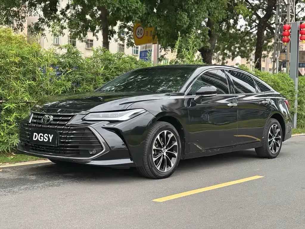 Toyota Avalon — фото 1
