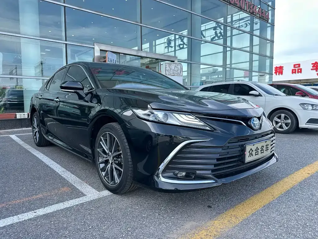Toyota Camry — фото 7
