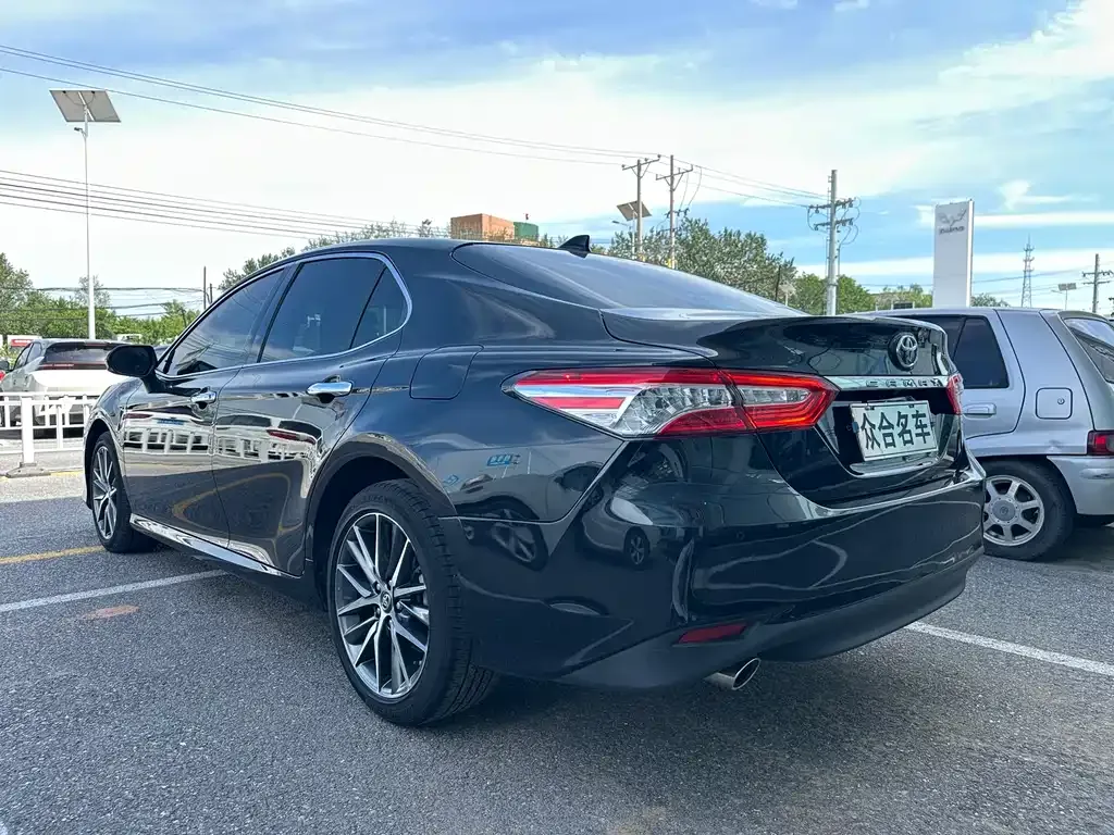 Toyota Camry — фото 9