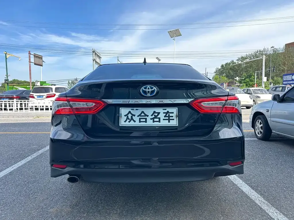 Toyota Camry — фото 10