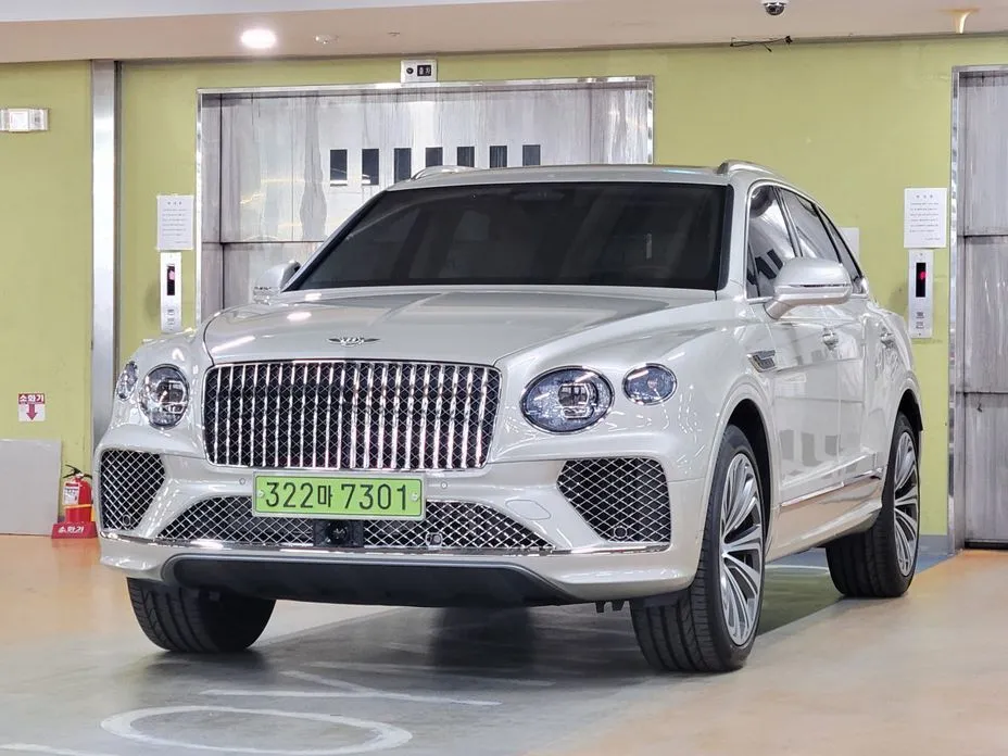 Bentley Bentayga — фото 1