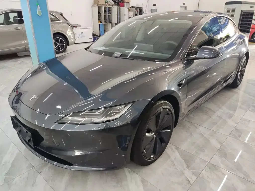 Tesla Model 3 — фото 1