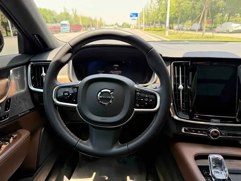 Volvo S90 — фото 6