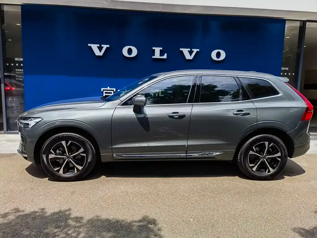 Volvo XC60 — фото 8