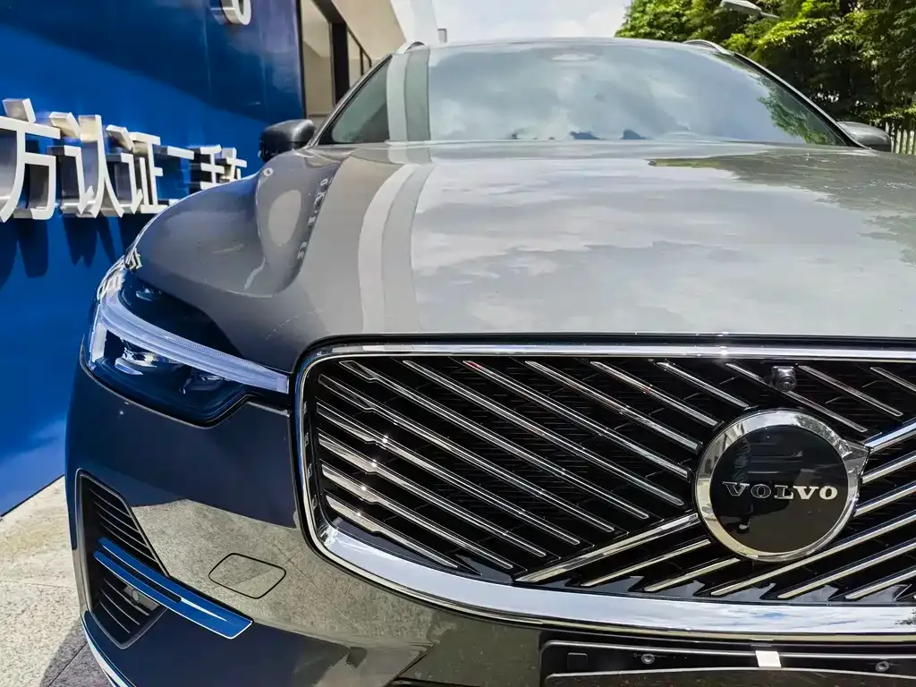 Volvo XC60 — фото 2