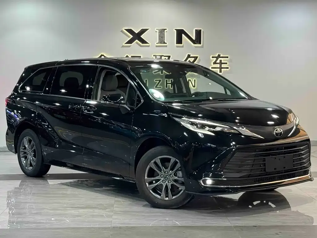 Toyota Sienna — фото 2