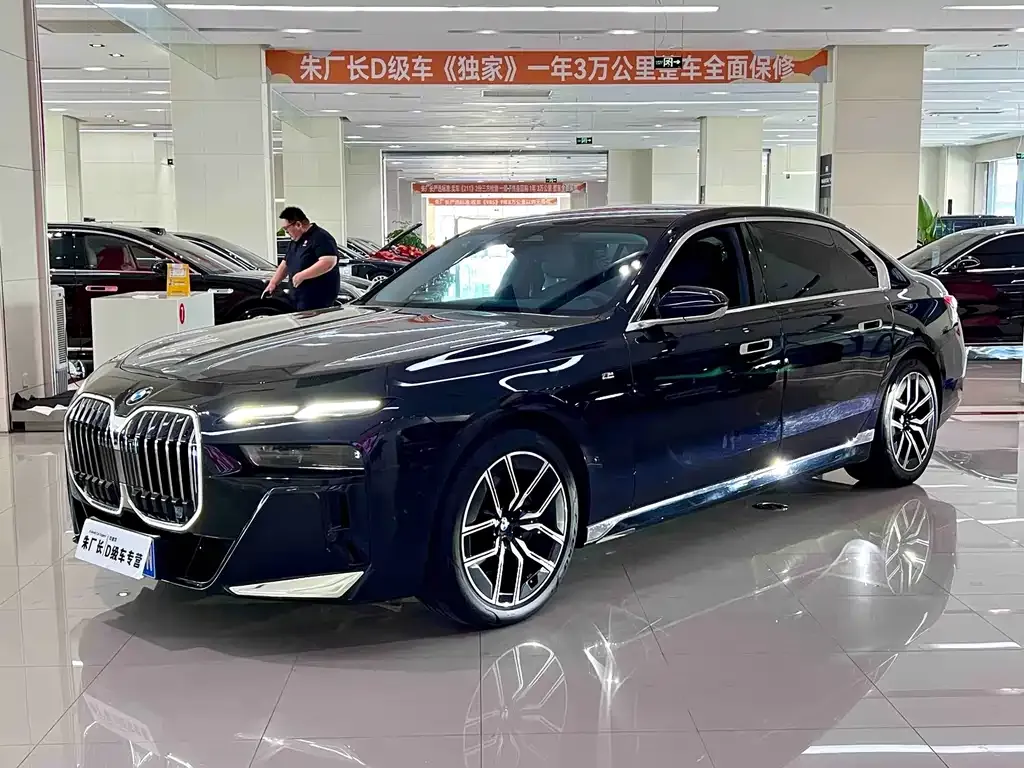BMW 7 Series — фото 1