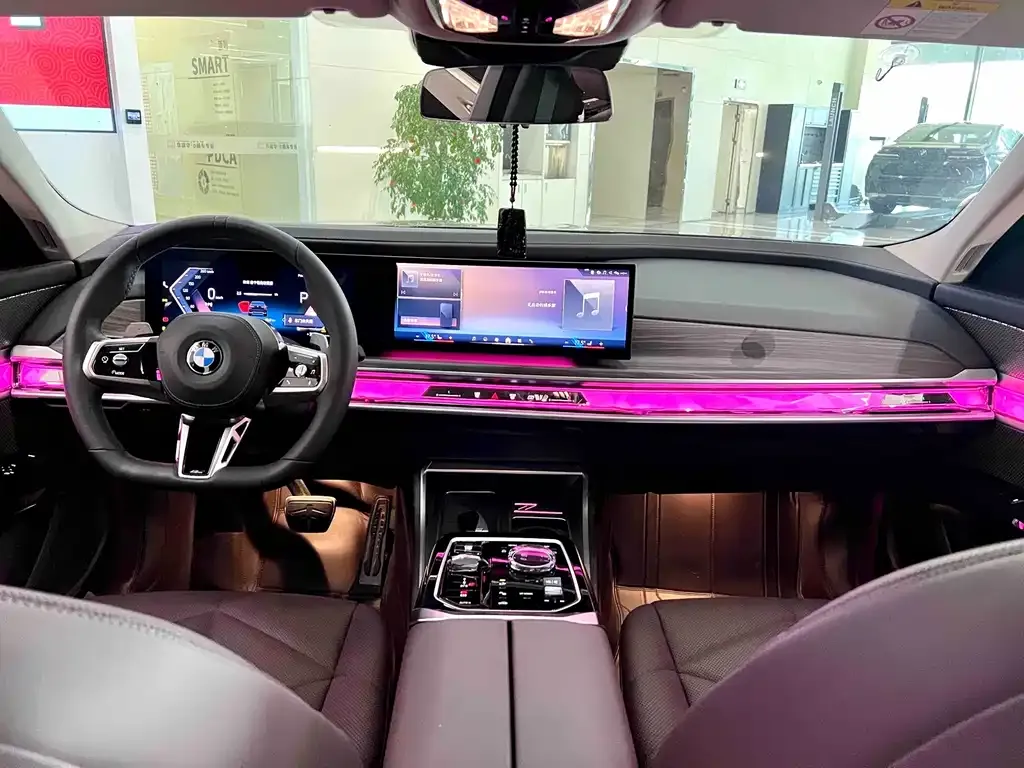 BMW 7 Series — фото 10