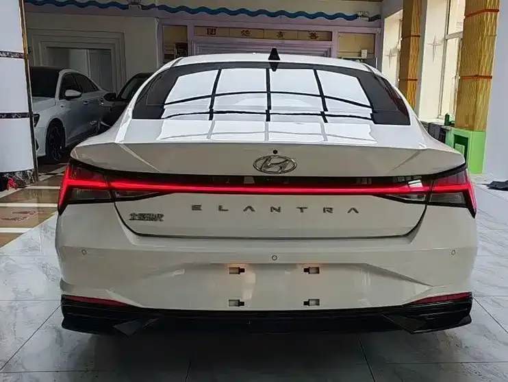 Hyundai Elantra — фото 7