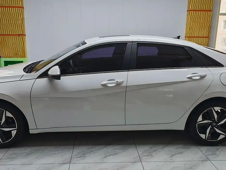 Hyundai Elantra — фото 3