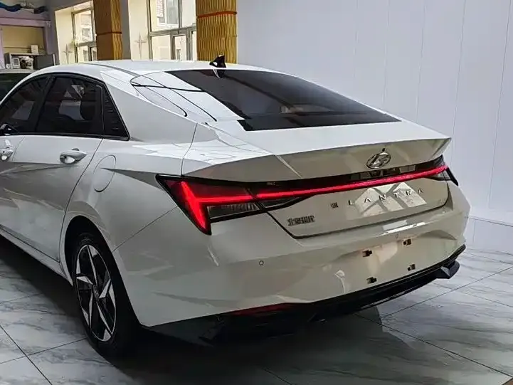 Hyundai Elantra — фото 2