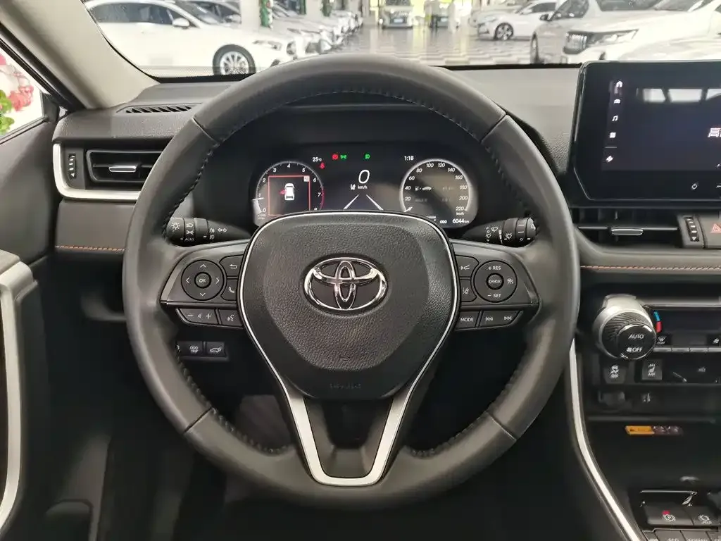 Toyota RAV4 — фото 8