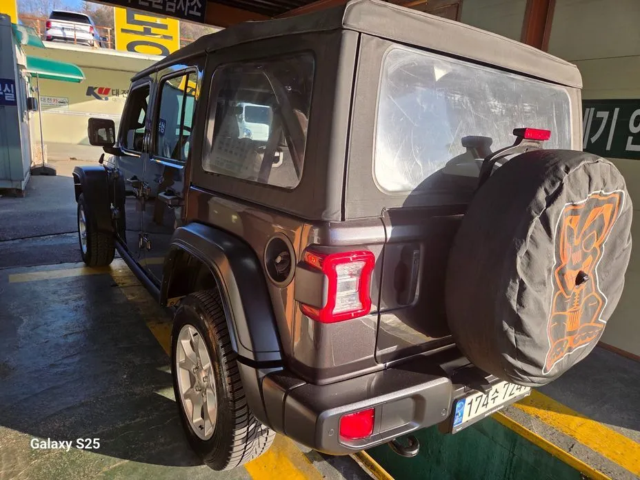 Jeep Wrangler 2021 из KR, фото 8