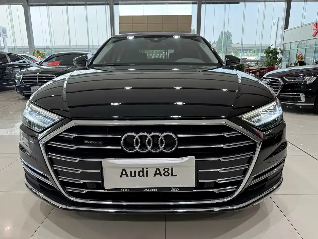 Audi A8 — фото 7