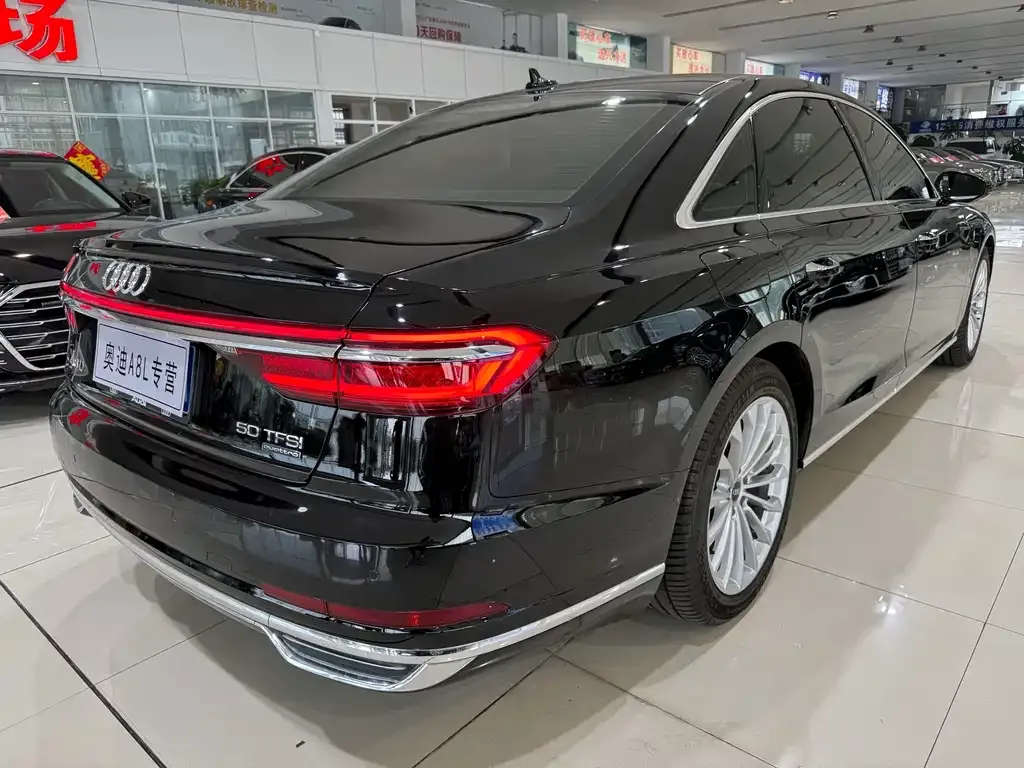 Audi A8 — фото 8