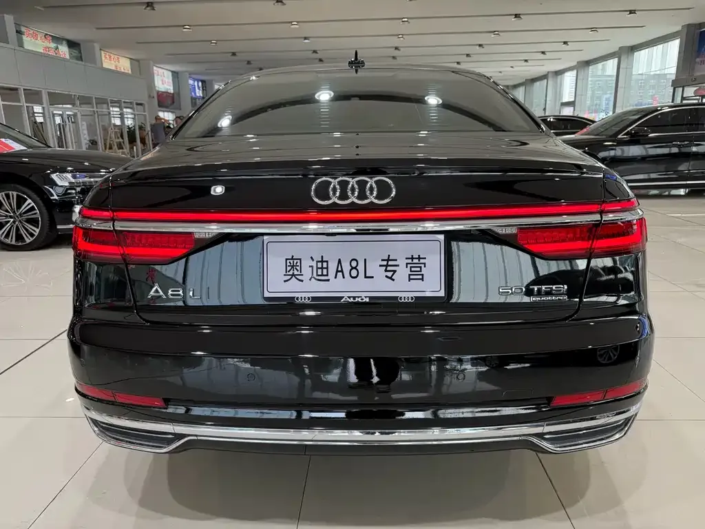 Audi A8 — фото 4
