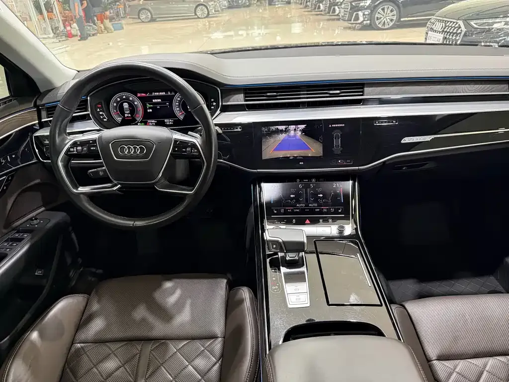 Audi A8 — фото 2