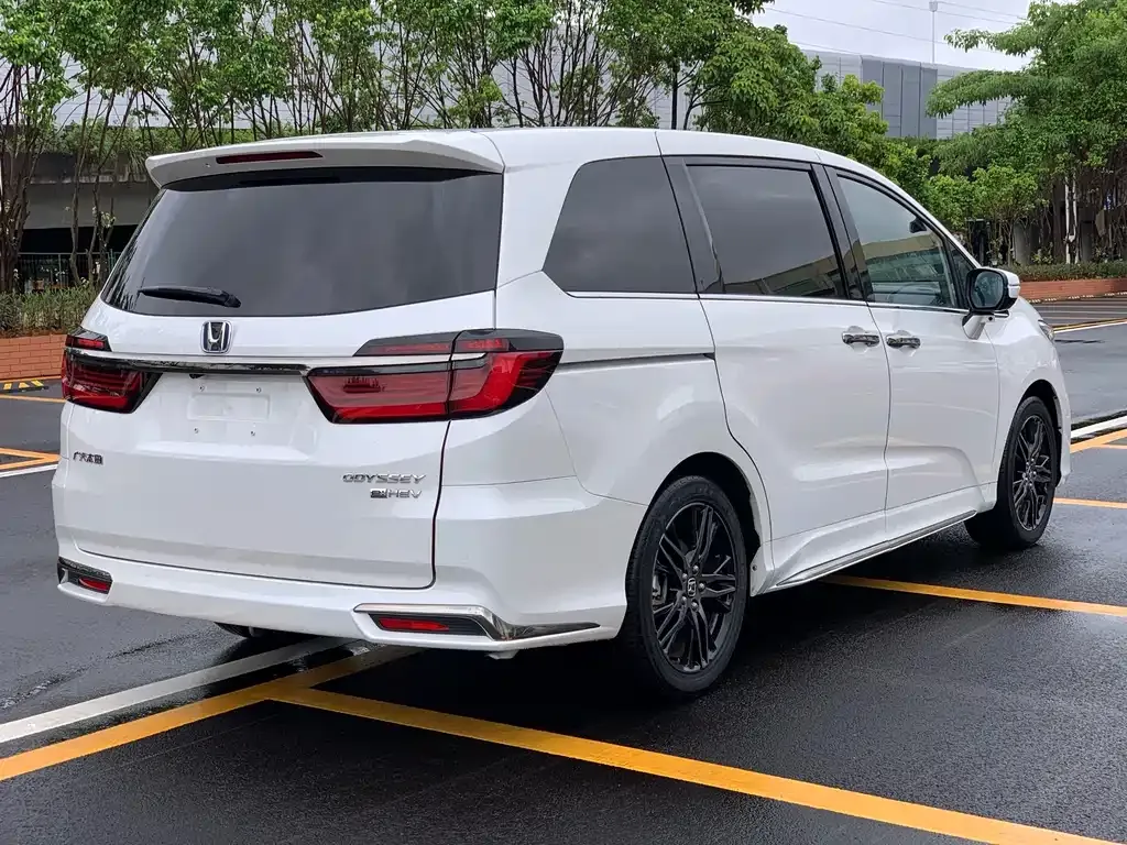 Honda Odyssey — фото 10