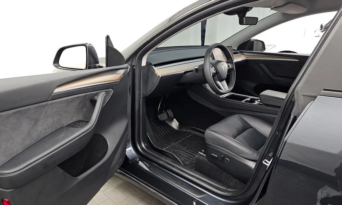 Tesla Model Y — фото 9